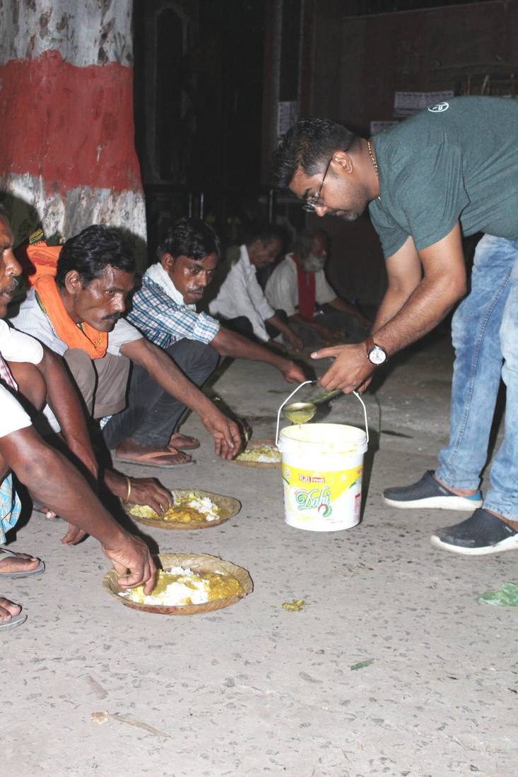 Annapurna Jan Aahar volunteer serving food to the community