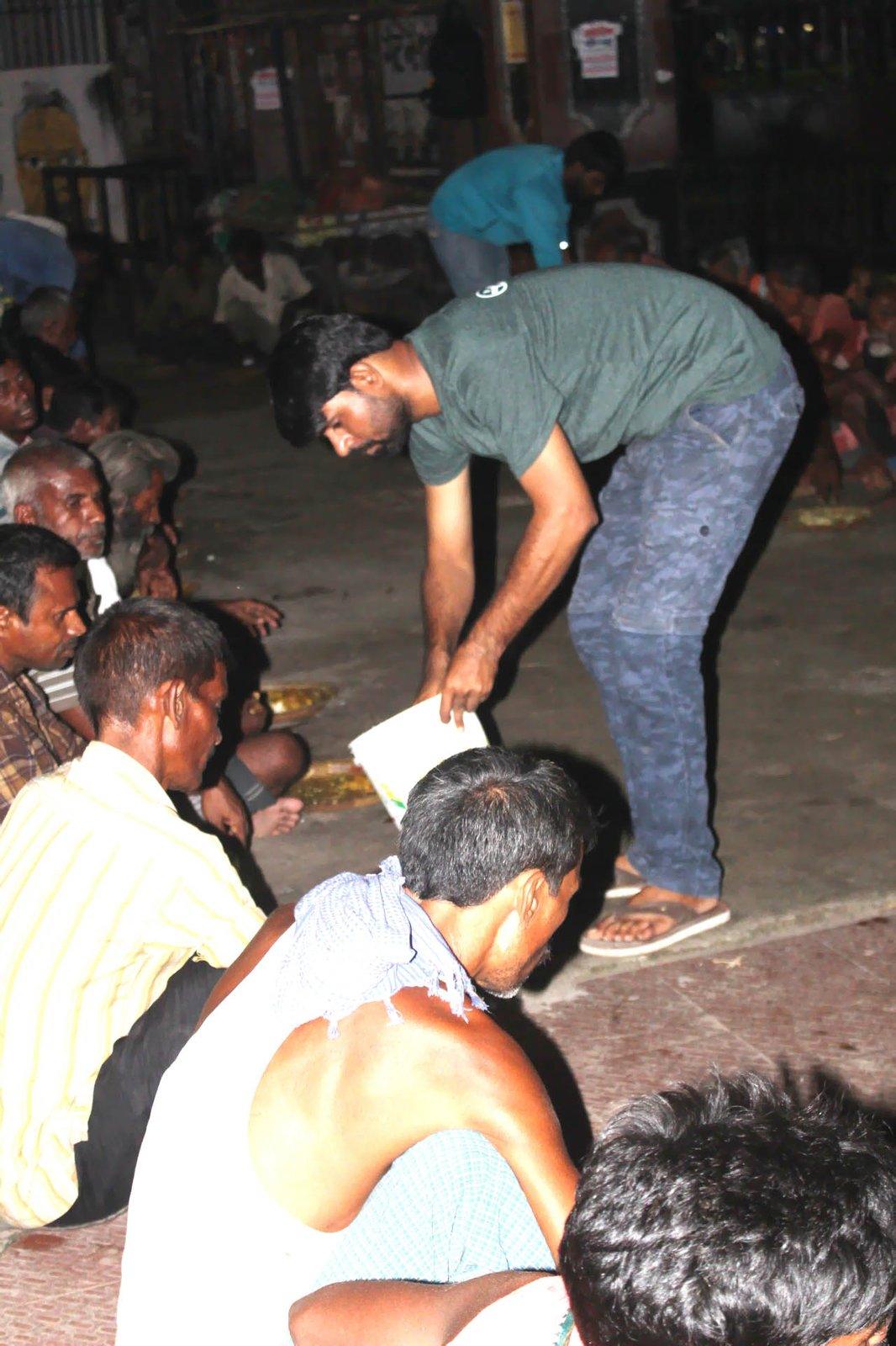 Imagicaa Welfare Foundation volunteer serving a meal during Annapurna Jan Aahar